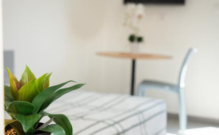 מאובזר ונוח. חדר במעונות הסטודנטים ברחובות