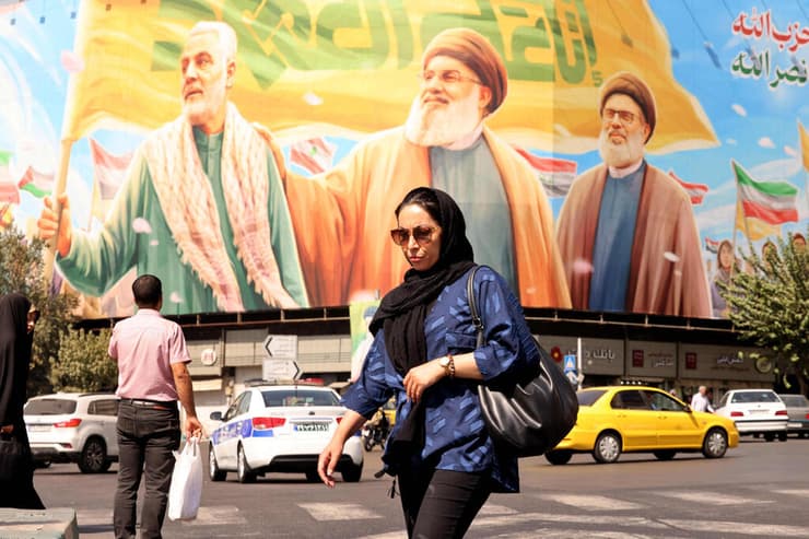 טהרן איראן שלט לזכר חסן נסראללה