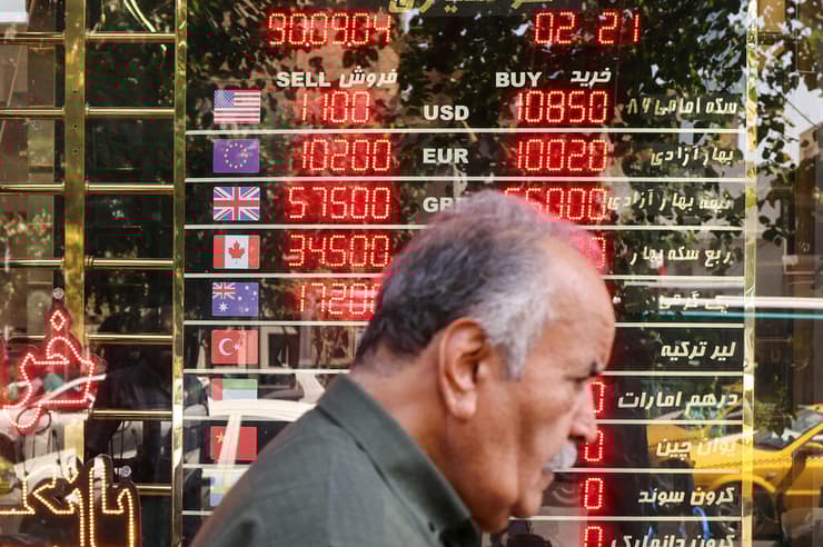 רחובות טהרן ב איראן אחרי החזרת ה סנקציות הבינלאומיות