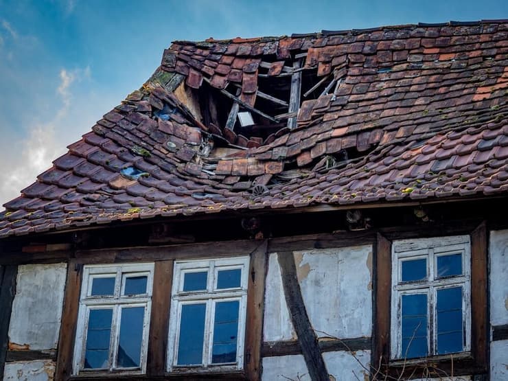 גג מבנה שקרס