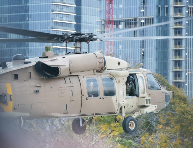 מסוק עם שבים נוחת במרכז הרפואי רבין