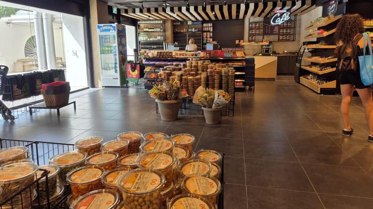 סניף ספאר. תשים דגש על המותג הפרטי (צילום: מירב קריסטל) סניף ספאר בת"א