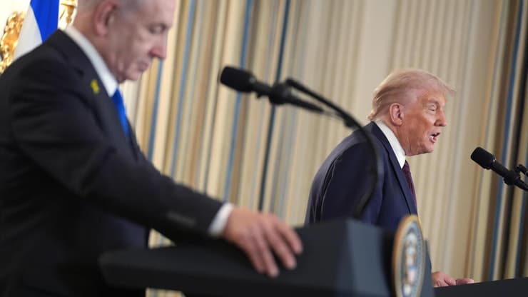 הצהרת טראמפ ונתניהו: "יום גדול" (צילום: REUTERS/Kevin Lamarque) טראמפ ונתניהו במסיבת עיתונאים בבית הלבן