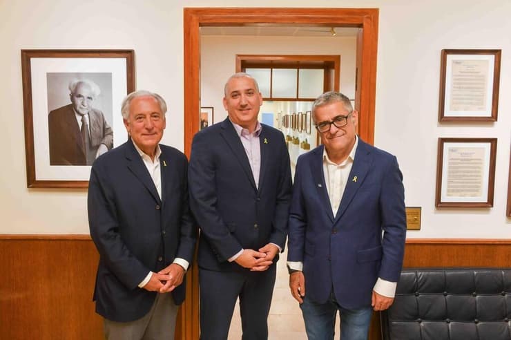 מימין: אייל בן-חיים יהודה סיטון ואריק פינגרהוט (צילום: כפיר סיון) מימין: אייל בן-חיים יהודה סיטון ואריק פינגרהוט