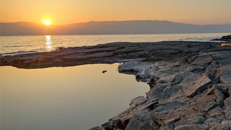 זריחה במצוקי דרגות (צילום: ערן גל-אור) זריחה על קו הבולענים במצוקי דרגות