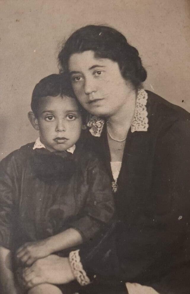 אספיר אולנובסקאיה לבית פינקלשטיין ואדולף אולנובסקי