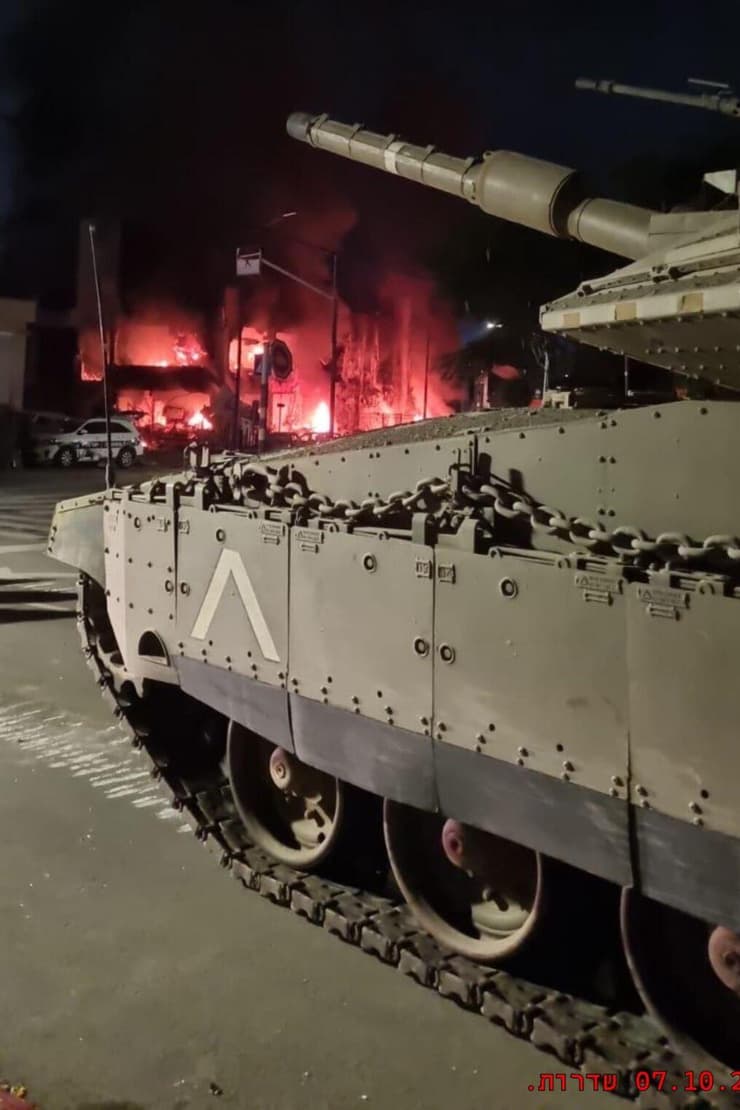 טנק של גדוד 53 מגיע לקרב במשטרת שדרות 