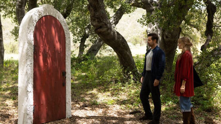 יו, תראי, הנה דלת. אולי היא תוליך אותנו מחוץ לאולם? מתוך ,מסע גדול, אמיץ ויפה"