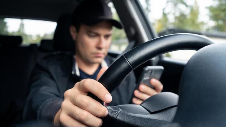 אל תנהגו ותסמסו בו זמנית