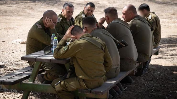 הרמטכ״ל, רב-אלוף אייל זמיר בהערכת מצב לוחמי סיירת נח״ל ברצועת עזה