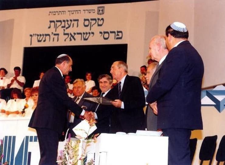 פרופ' מאיר וילצ'ק בטקס בו הוענק לו פרס ישראל למדעי החיים