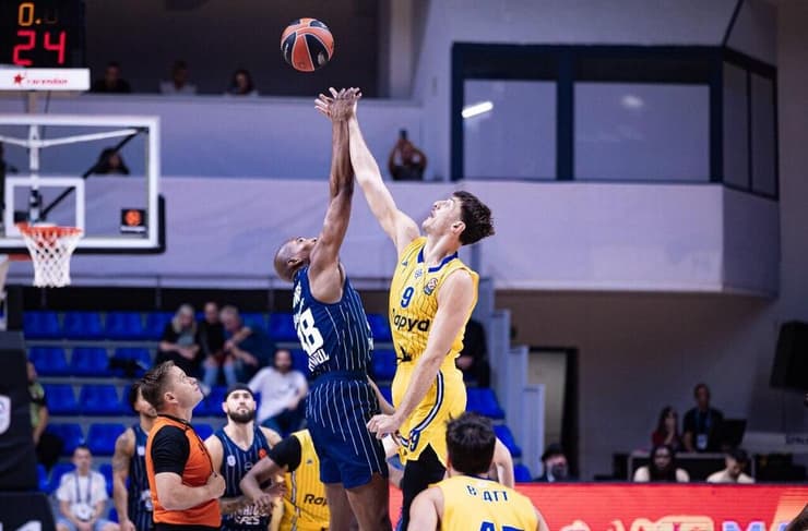 שחקן מכבי ת"א רומן סורקין