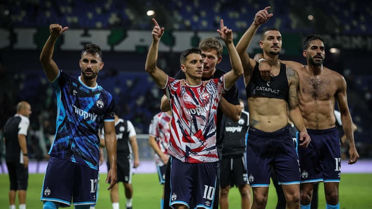 מי יעצור אותם? שחקני באר-שבע חוגגים (צילום: עוז מועלם) שחקני באר שבע חוגגים