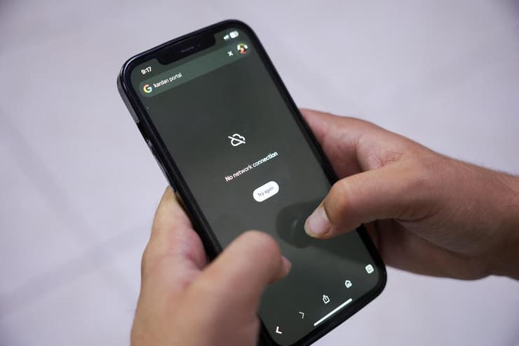 טלפון ללא גישה ל אינטרנט שותק על ידי הטליבאן ב אפגניסטן קאבול