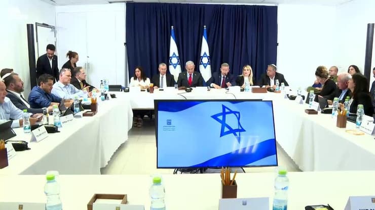 ראש הממשלה בנימין נתניהו בפתח ישיבת הממשלה