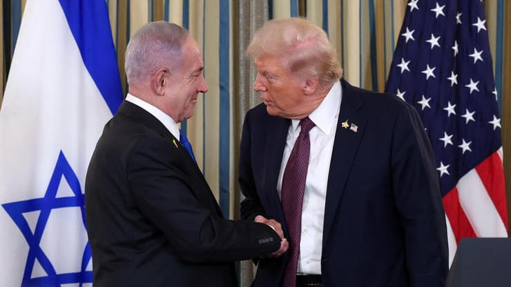 טראמפ ונתניהו. "הוא יודע מי הבוס" (צילום: REUTERS/Jonathan Ernst) נתניהו וטראמפ במסיבת עיתונאים בבית הלבן
