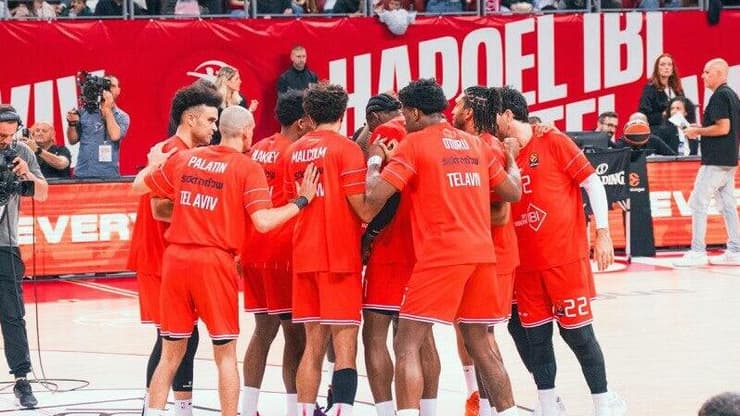 ינצחו גם את אנאדולו? שחקני הפועל ת"א (צילום: הפועל ת"א) שחקני הפועל ת"א