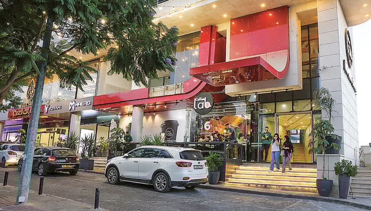 חזית הקניון ברמאללה