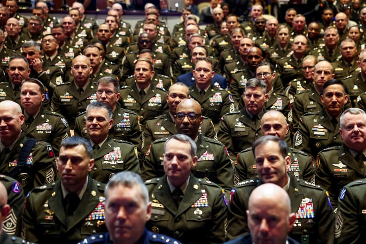 ארה"ב כינוס קצינים של שר ההגנה פיט הגסת' 