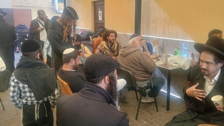 ישראלים בבית חב"ד בקישינב, במולדובה