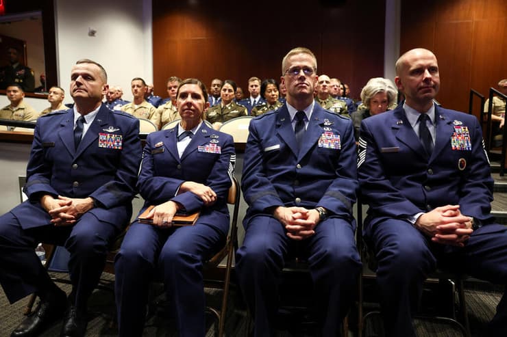 ארה"ב כינוס קצינים של שר ההגנה פיט הגסת' 