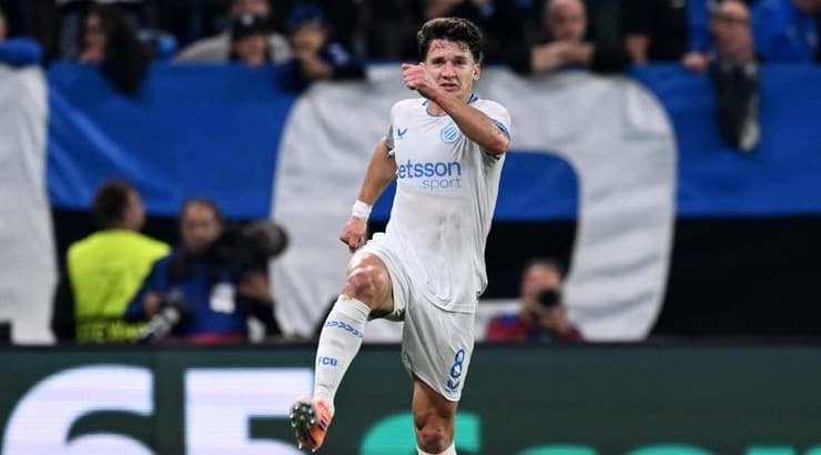 כריסטוס צוליס מאושר