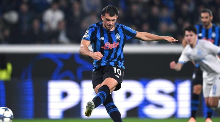 לזאר סמארדזיץ’ בועט