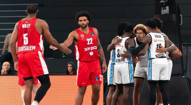 אוסטין וויילי ואנתוני לאמב (IMAGO) אוסטין וויילי ואנתוני לאמב