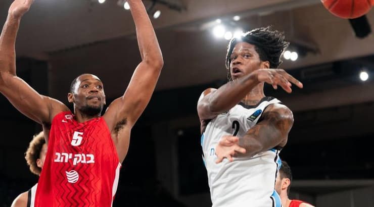 אוסטין וויילי חוסם (IMAGO) אוסטין וויילי חוסם