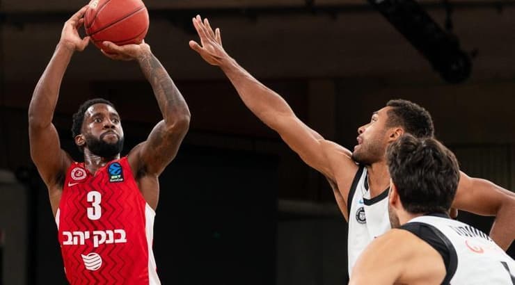 קאדין קרינגטון מכוון (IMAGO) קאדין קרינגטון מכוון