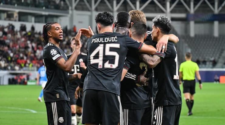 שחקני באיירן מינכן חוגגים