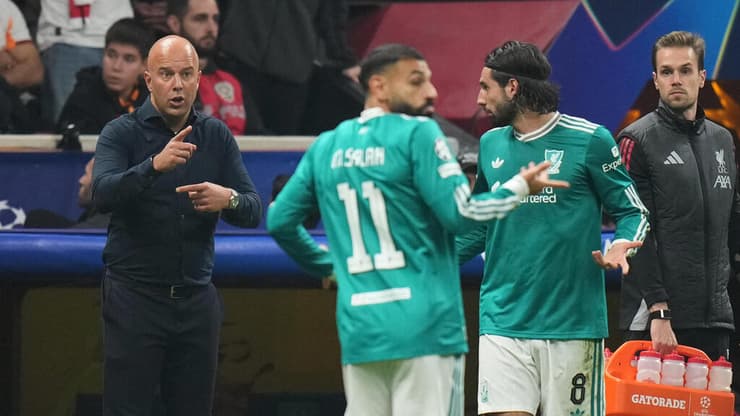 שחקני ליברפול וסלוט אובדי עצות (צילום: AP Photo/Francisco Seco) גלאטסראיי - ליברפול