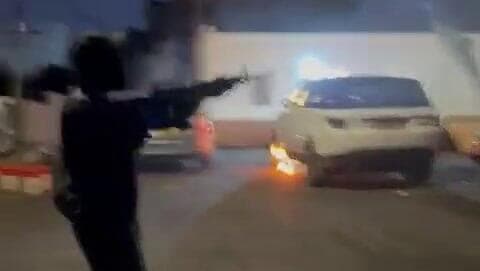 תיעוד: הצתת רכבים וירי לעבר בית בסכנין