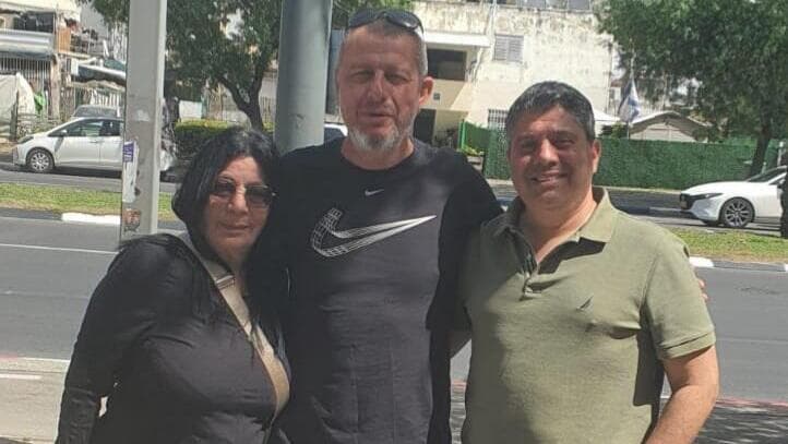 צחי עם דוד נאון ואמו