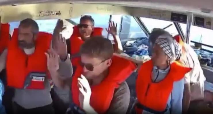 חיל הים משתלט על אחת הסירות