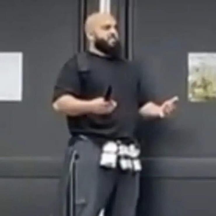 המחבל שרצח שניים מחוץ לבית כנסת במנצ'סטר (צילום: מהרשתות החברתיות) המחבל שרצח שניים מחוץ לבית כנסת במנצ'סטר