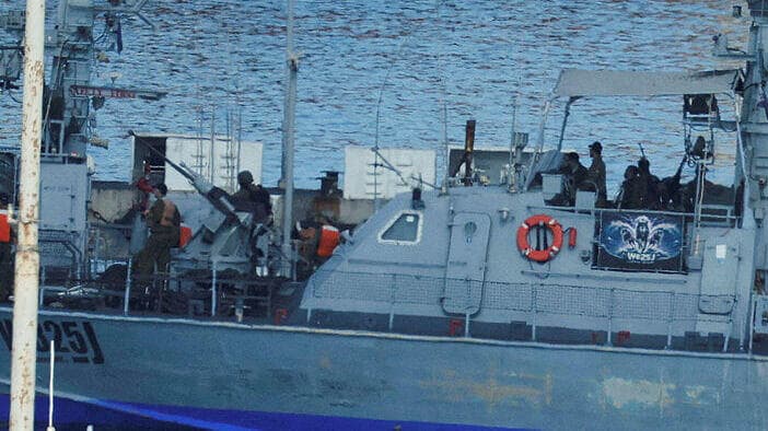 כוחות חיל הים על הסיפון (צילום: REUTERS/Ammar Awad) כוחות חיל הים מגיעים לנמל אשדוד אחרי ההשתלטות על משט סומוד לעזה