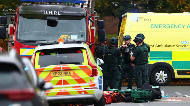 זירת הפיגוע במנצ'סטר, דקירה ודריסה ליד בית כנסת