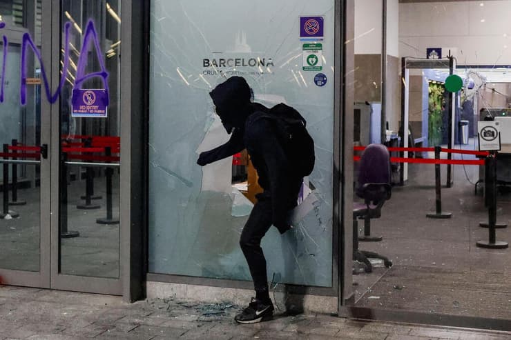 צילום: רויטרס/REUTERS/Nacho Doce הפגנות פרו-פלסטיניות ברצלונה