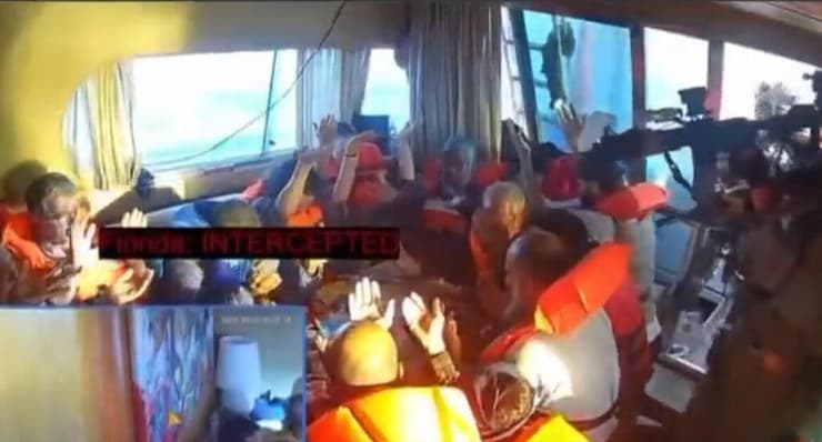 חיל הים משתלט על אחת הסירות