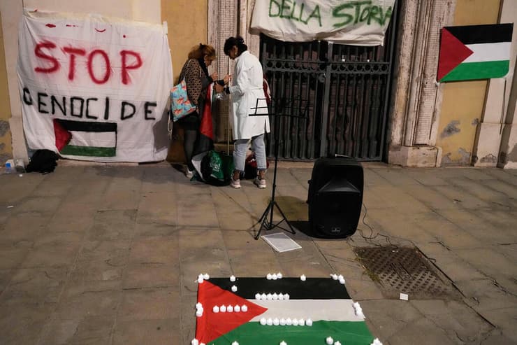 "לעצור את הג'נוסייד". ההפגנה ברומא (צילום: AP Photo/Gregorio Borgia) הפגנות פרו-פלסטיניות ברומא