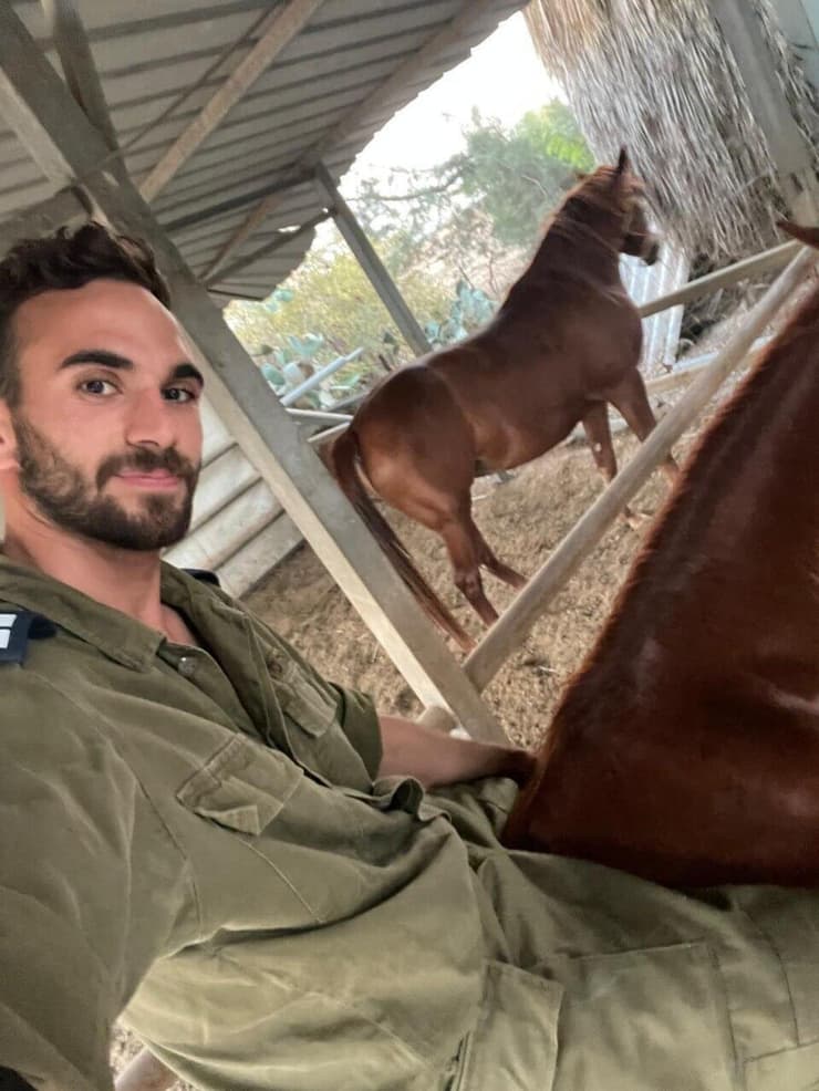 "שמעתי סיפורים עליו שאמרתי 'אין סיכוי שזה אמיתי'". סרן רום שלומי ז"ל (מתוך אלבום משפחתי) סרן רום שלומי ז"ל