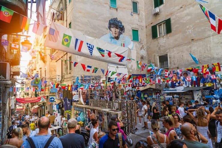 שכונת Quartieri Spagnoli. נאפולי איטליה (צילום: photosbypatrik / Shutterstock) שכונת Quartieri Spagnoli. נאפולי איטליה