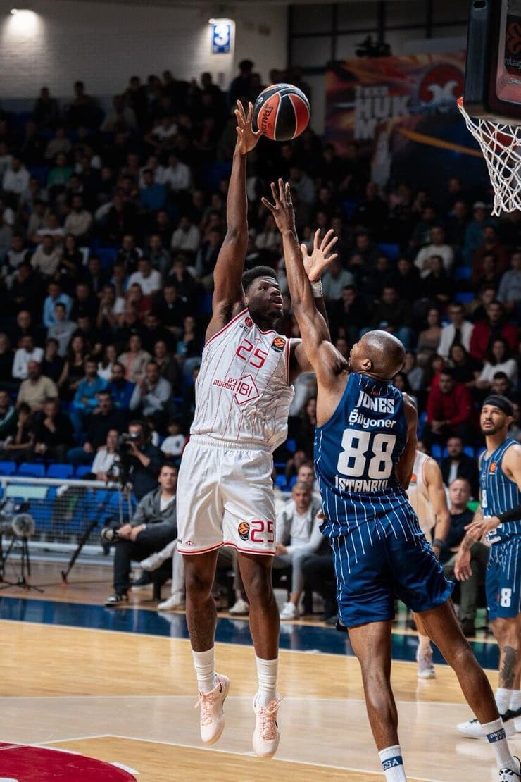 אנאדולו אפס קאי ג'ונס - הפועל ת"א דן אטורו