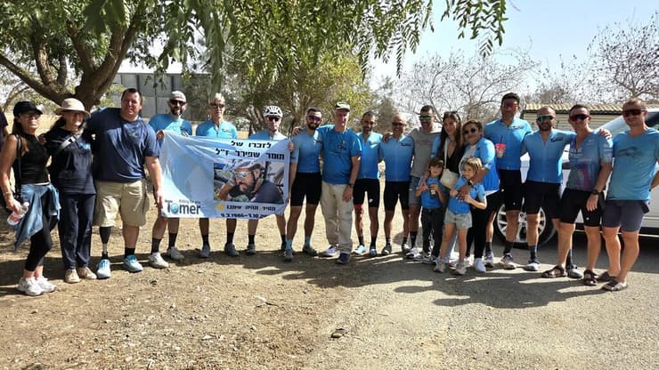 טקס זכרון בקיבוץ בבארי ל-11 הרוכבים שנרצחו בבוקר ה-7 באוקטובר