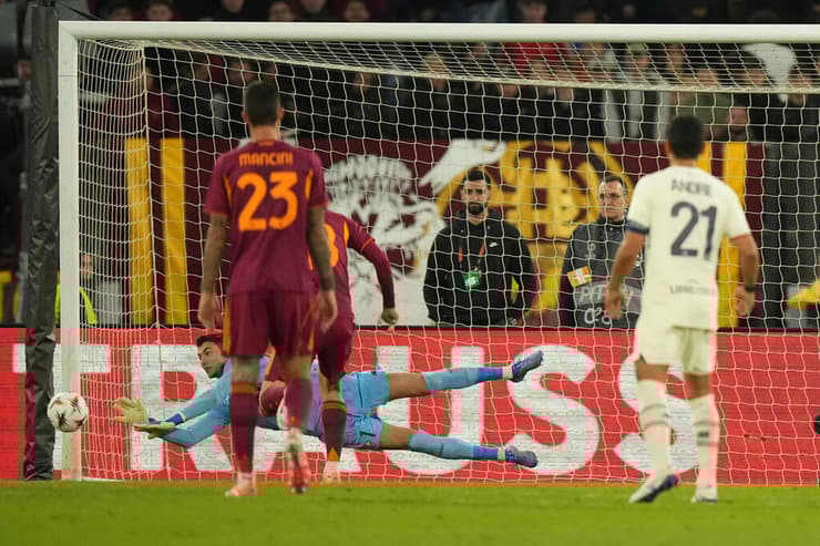 ברקה אוזר עוצר את הפנדל של מתיאס סולה