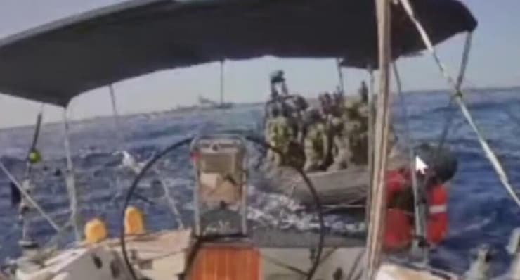 לוחמי השייטת משתלטים על הסירה האחרונה במשט