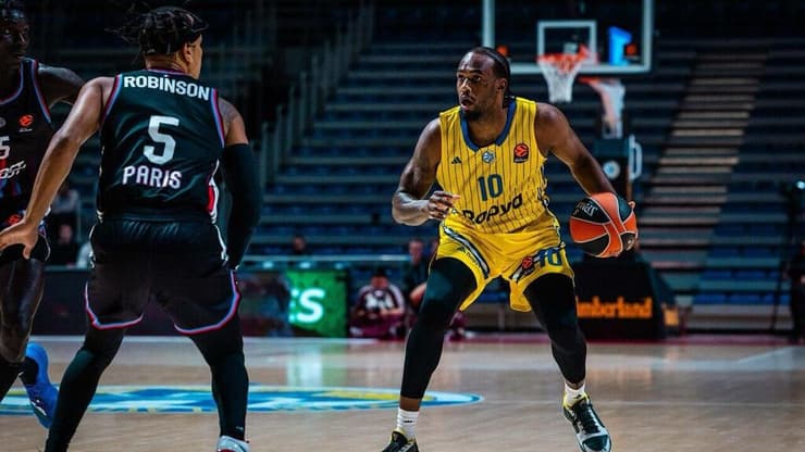 מכבי ת"א אושיי בריסט - פריז