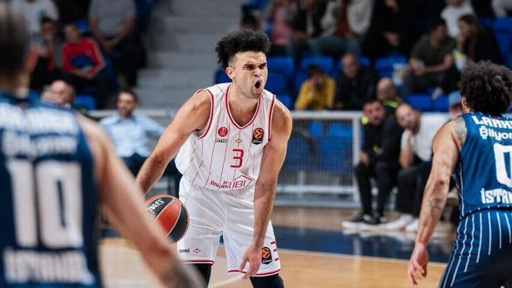 אנאדולו אפס - הפועל ת"א  אלייז'ה בראיינט