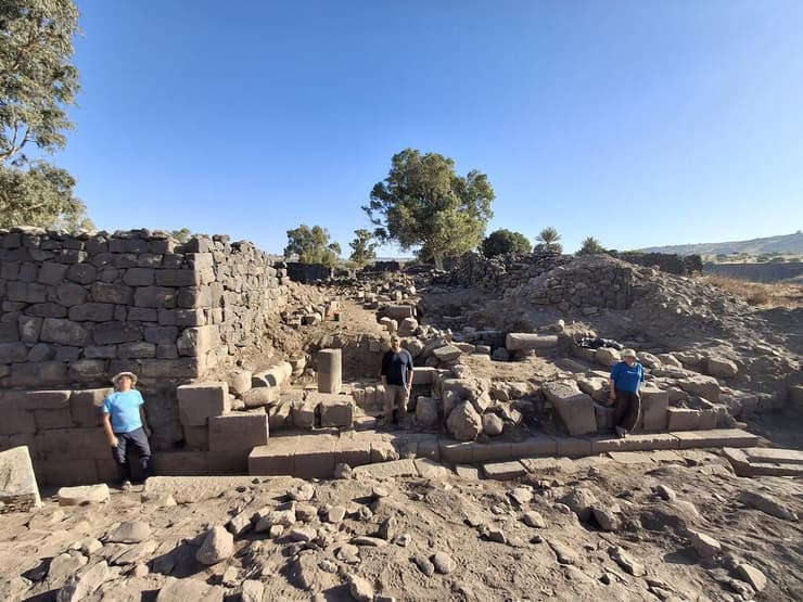 שרידי בית הכנסת (צילום: ד"ר מיכאל אזבנד) מבנה בית הכנסת